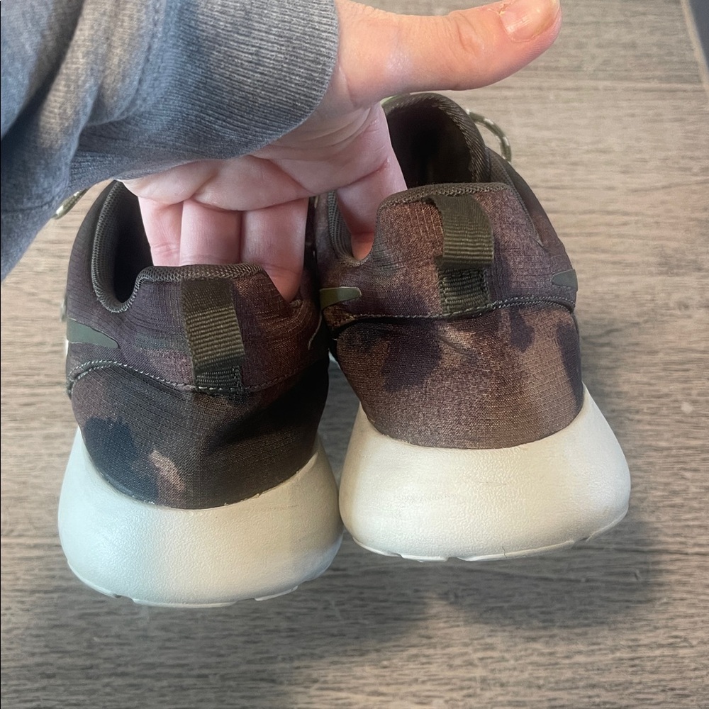 Nike Roshe Run Print ‘Camo’ Sneakers Women's Size 9 - Picture 3 of 6